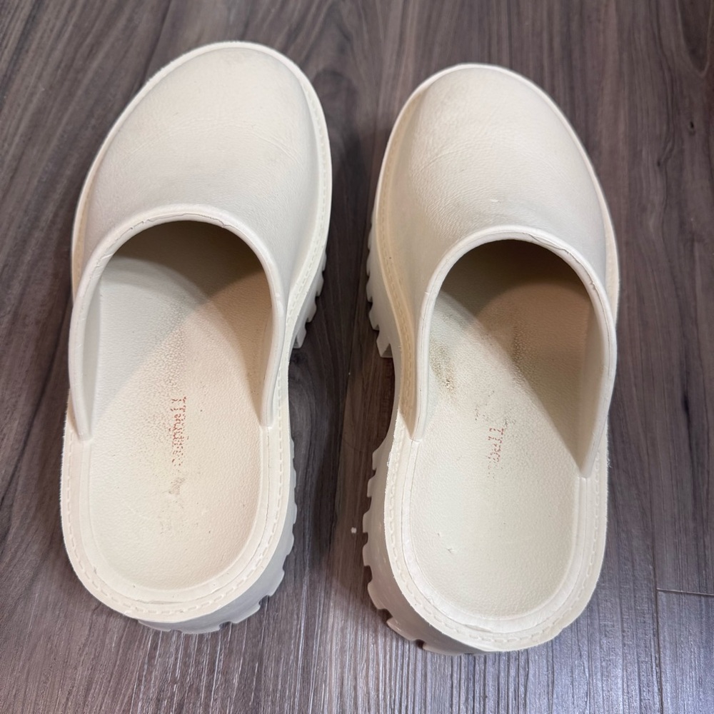 Jeffrey Campbell Bae Lug Sole Platform Clogs - Picture 10 of 14